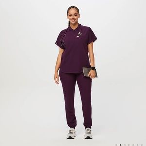 Womens figs scrubs. Tops and bottoms
